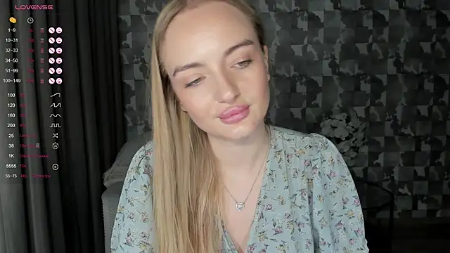 Snapshot of A_delina chatting on 24, 11, 2025 A delina online show from 24, 11, 2025