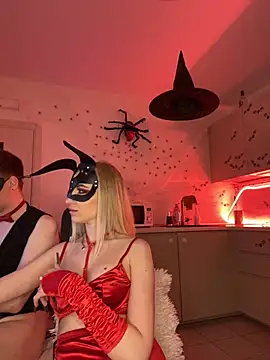 Snapshot of SOFYandMIKE chatting on 17, 10, 2025 SOFYandMIKE online show from 17, 10, 2025