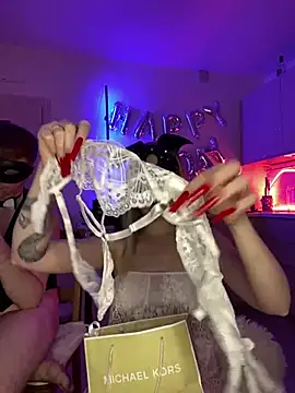 Snapshot of SOFYandMIKE chatting on 5, 2, 2026 SOFYandMIKE online show from 5, 2, 2026