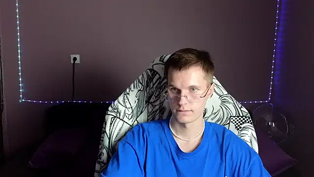 Leonnextdoor online show from 29, 12, 2024