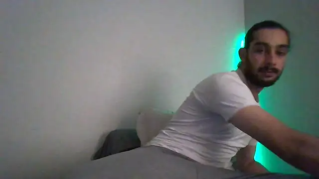 Snapshot of Levi_Latino chatting on 10, 10, 2025 Levi Latino online show from 10, 10, 2025