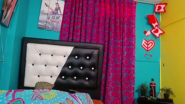 Snapshot of valerie_mase chatting on 4, 11, 2025 valerie mase online show from 4, 11, 2025