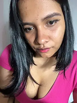 Ninabrunette18 online show from 17, 4, 2026