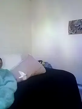 Snapshot of k1oudE chatting on 2, 2, 2025 k1oudE online show from 2, 2, 2025