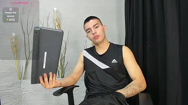 Snapshot of MarcoVitto chatting on 10, 1, 2025 MarcoVitto online show from 10, 1, 2025