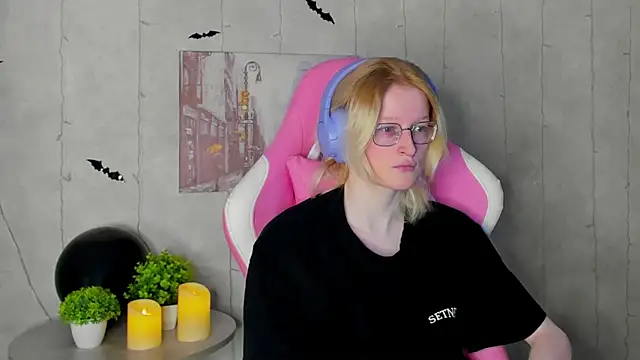 Snapshot of ElizabethHarpper chatting on 4, 11, 2025 ElizabethHarpper online show from 4, 11, 2025