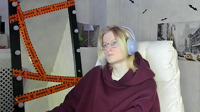 Snapshot of ElizabethHarpper chatting on 12, 11, 2025 ElizabethHarpper online show from 12, 11, 2025