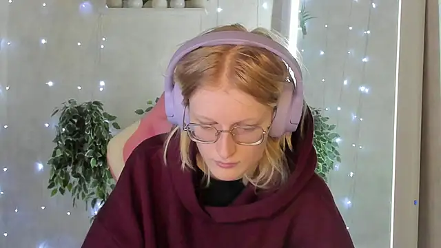 Snapshot of ElizabethHarpper chatting on 24, 11, 2025 ElizabethHarpper online show from 24, 11, 2025