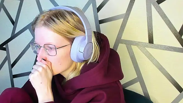 Snapshot of ElizabethHarpper chatting on 26, 11, 2025 ElizabethHarpper online show from 26, 11, 2025