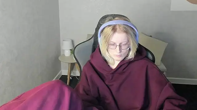 Snapshot of ElizabethHarpper chatting on 2, 12, 2025 ElizabethHarpper online show from 2, 12, 2025