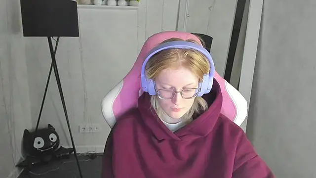 Snapshot of ElizabethHarpper chatting on 4, 12, 2025 ElizabethHarpper online show from 4, 12, 2025