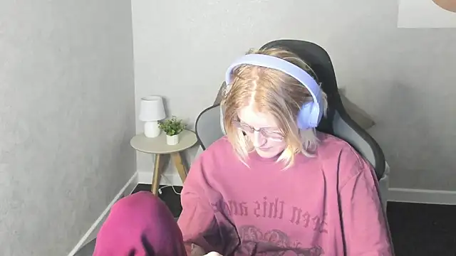 Snapshot of ElizabethHarpper chatting on 5, 12, 2025 ElizabethHarpper online show from 5, 12, 2025