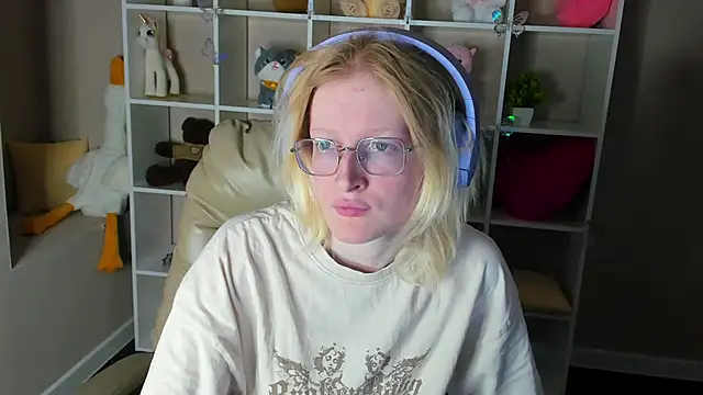 Snapshot of ElizabethHarpper chatting on 15, 12, 2025 ElizabethHarpper online show from 15, 12, 2025