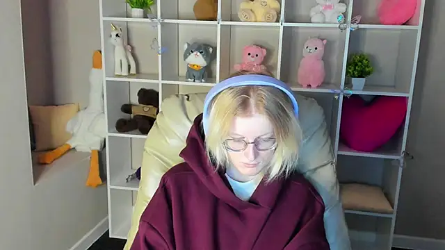 Snapshot of ElizabethHarpper chatting on 16, 12, 2025 ElizabethHarpper online show from 16, 12, 2025