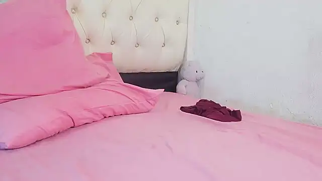 Snapshot of Rocket1978 chatting on 22, 10, 2025 Rocket1978 online show from 22, 10, 2025