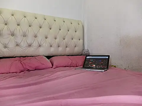 Snapshot of Rocket1978 chatting on 1, 11, 2025 Rocket1978 online show from 1, 11, 2025