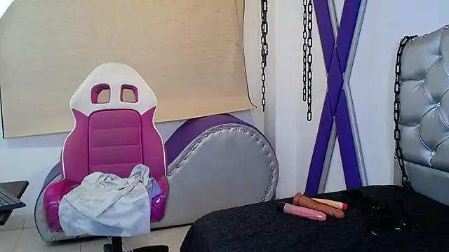 Snapshot of Sara_Davina chatting on 6, 3, 2025 Sara Davina online show from 6, 3, 2025
