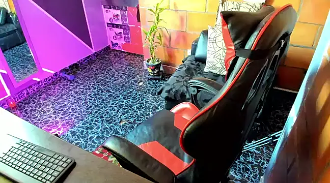 Adam Valenciia online show from 20, 1, 2025