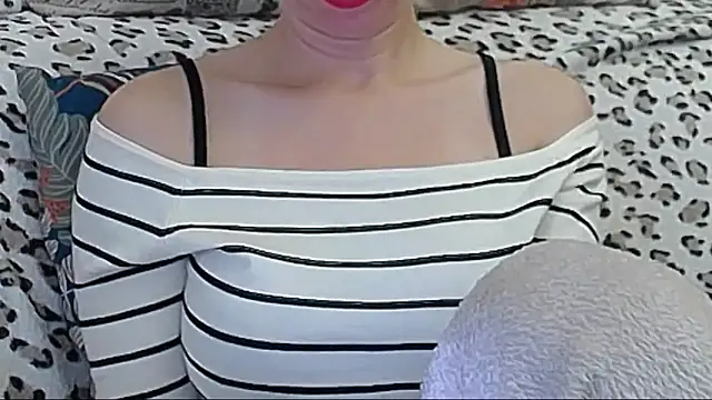 Snapshot of SquirtyEleanor chatting on 6, 10, 2025 SquirtyEleanor online show from 6, 10, 2025