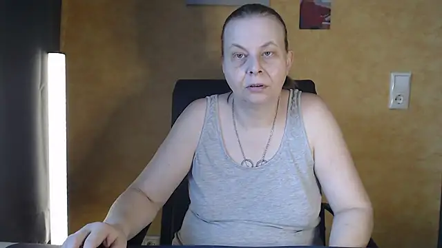 Snapshot of Sweet_Phoenix chatting on 4, 10, 2025 Sweet Phoenix online show from 4, 10, 2025