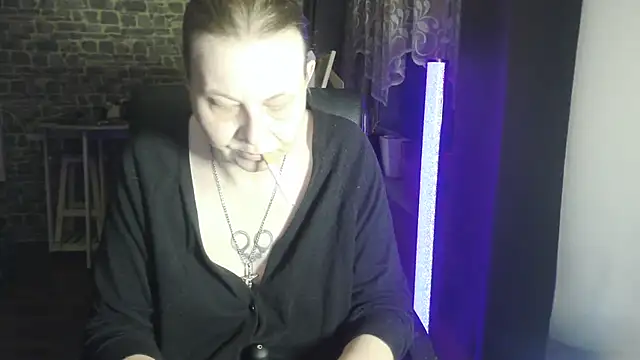 Snapshot of Sweet_Phoenix chatting on 9, 10, 2025 Sweet Phoenix online show from 9, 10, 2025