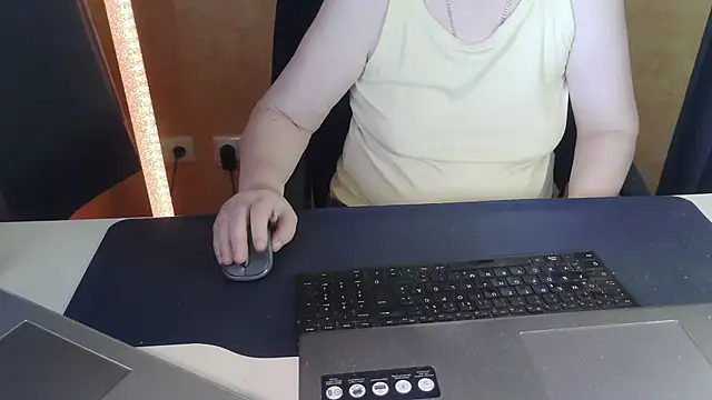 Sweet Phoenix online show from 24, 6, 2026