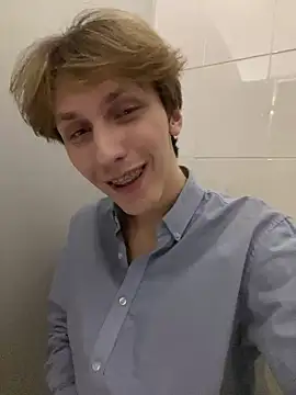 Snapshot of Adrian_Di chatting on 30, 12, 2024 Adrian Di online show from 30, 12, 2024