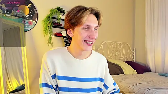 Snapshot of Adrian_Di chatting on 5, 1, 2025 Adrian Di online show from 5, 1, 2025