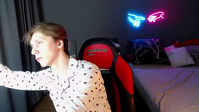 Snapshot of Adrian_Di chatting on 11, 1, 2025 Adrian Di online show from 11, 1, 2025