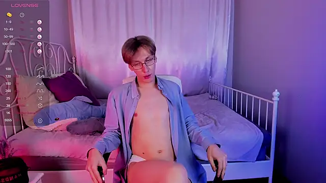 Snapshot of Adrian_Di chatting on 3, 2, 2025 Adrian Di online show from 3, 2, 2025