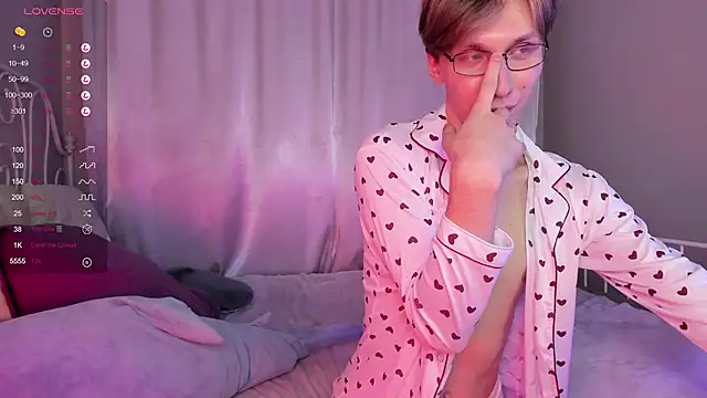 Snapshot of Adrian_Di chatting on 4, 2, 2025 Adrian Di online show from 4, 2, 2025