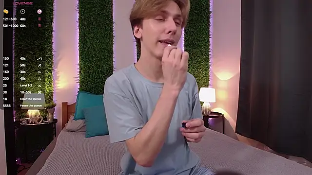 Snapshot of Adrian_Di chatting on 11, 3, 2025 Adrian Di online show from 11, 3, 2025