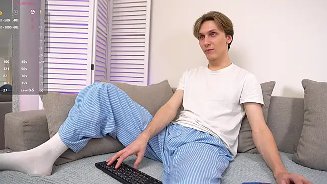 Snapshot of Adrian_Di chatting on 12, 3, 2025 Adrian Di online show from 12, 3, 2025