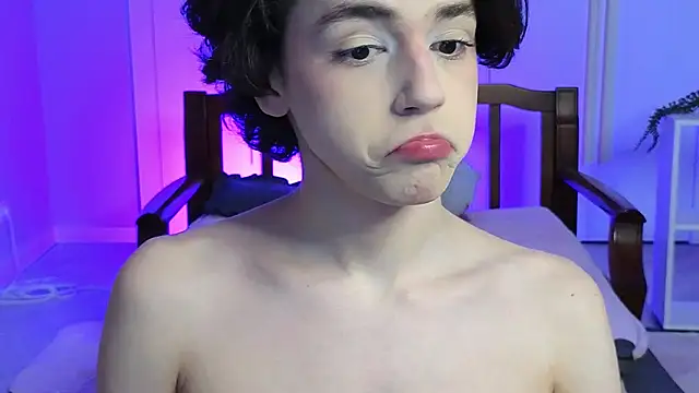 Snapshot of b0y_fantasy chatting on 4, 1, 2025 b0y fantasy online show from 4, 1, 2025