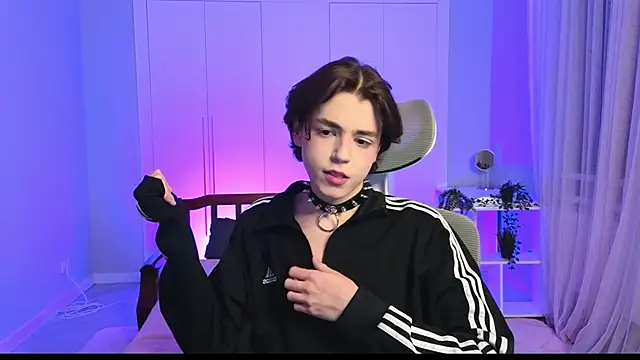 Snapshot of b0y_fantasy chatting on 6, 1, 2025 b0y fantasy online show from 6, 1, 2025