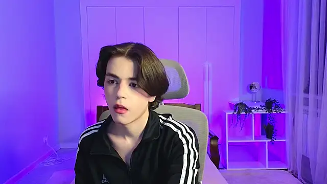 Snapshot of b0y_fantasy chatting on 11, 1, 2025 b0y fantasy online show from 11, 1, 2025