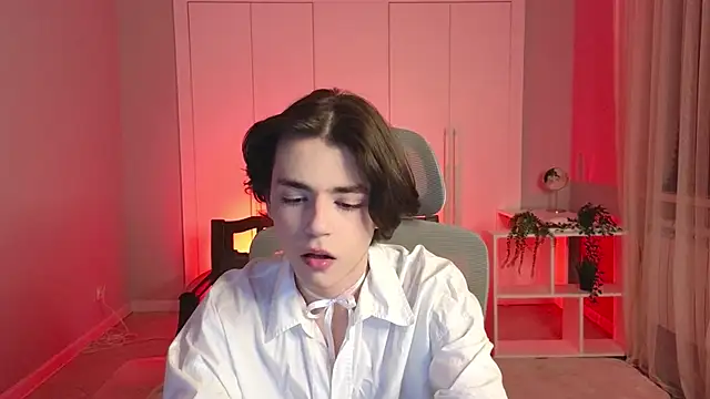 Snapshot of b0y_fantasy chatting on 12, 1, 2025 b0y fantasy online show from 12, 1, 2025