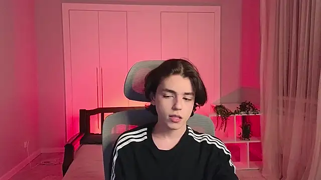 Snapshot of b0y_fantasy chatting on 20, 1, 2025 b0y fantasy online show from 20, 1, 2025