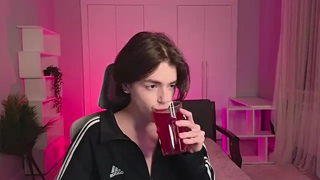 Snapshot of b0y_fantasy chatting on 8, 2, 2025 b0y fantasy online show from 8, 2, 2025