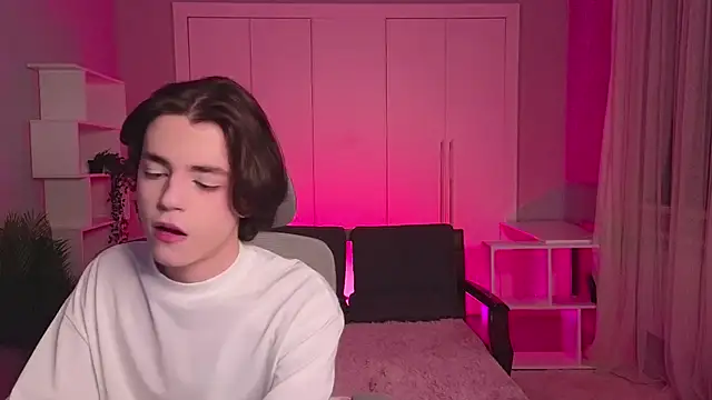 Snapshot of b0y_fantasy chatting on 10, 2, 2025 b0y fantasy online show from 10, 2, 2025