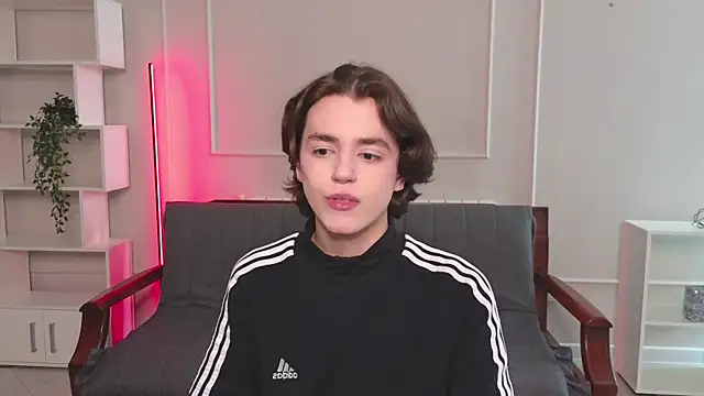 Snapshot of b0y_fantasy chatting on 13, 2, 2025 b0y fantasy online show from 13, 2, 2025