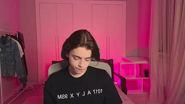 Snapshot of b0y_fantasy chatting on 18, 2, 2025 b0y fantasy online show from 18, 2, 2025