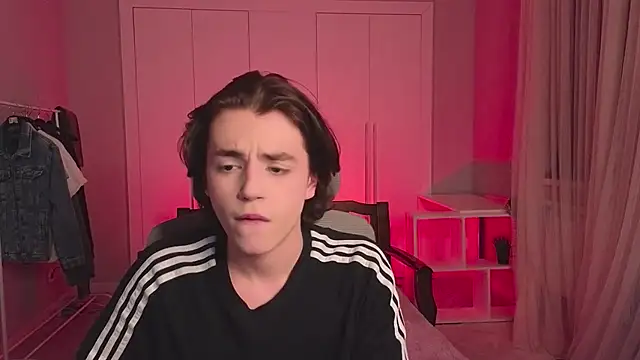 Snapshot of b0y_fantasy chatting on 20, 2, 2025 b0y fantasy online show from 20, 2, 2025