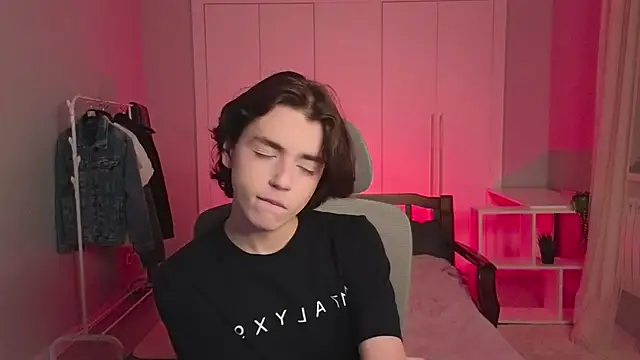 Snapshot of b0y_fantasy chatting on 25, 2, 2025 b0y fantasy online show from 25, 2, 2025