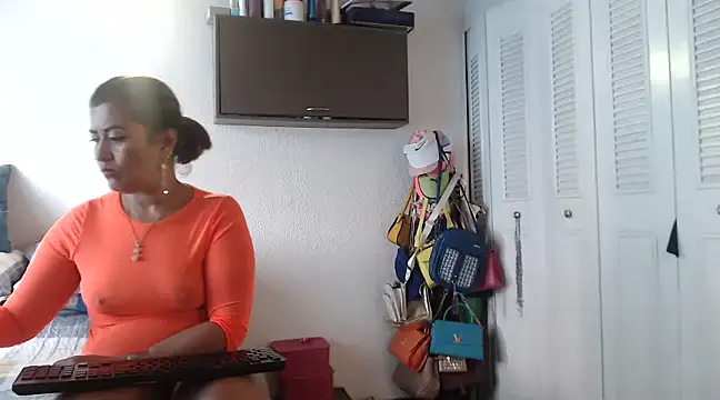 CamilaLix online show from 6, 1, 2025