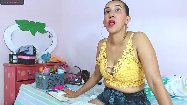 latinabueno41 online show from 13, 2, 2025