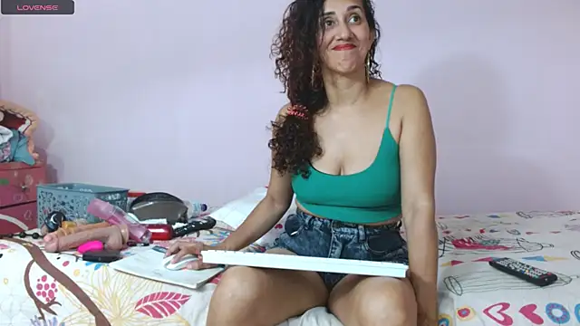 latinabueno41 online show from 16, 2, 2025