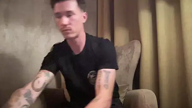 Snapshot of long_1313 chatting on 20, 10, 2025 long 1313 online show from 20, 10, 2025