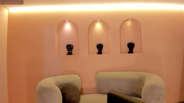 NiaSalvatore online show from 19, 10, 2025