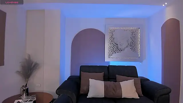 NiaSalvatore online show from 8, 3, 2026